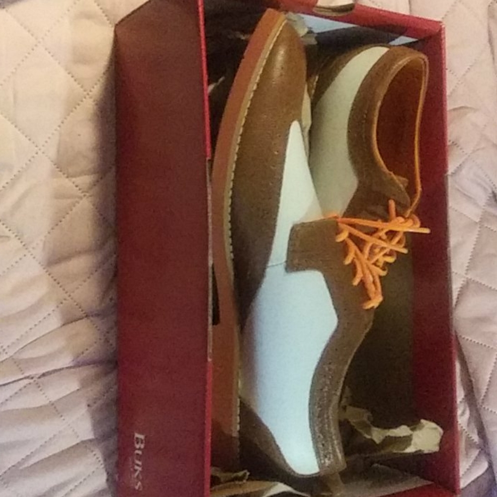 Buks walkover tan/bone saddle shoes